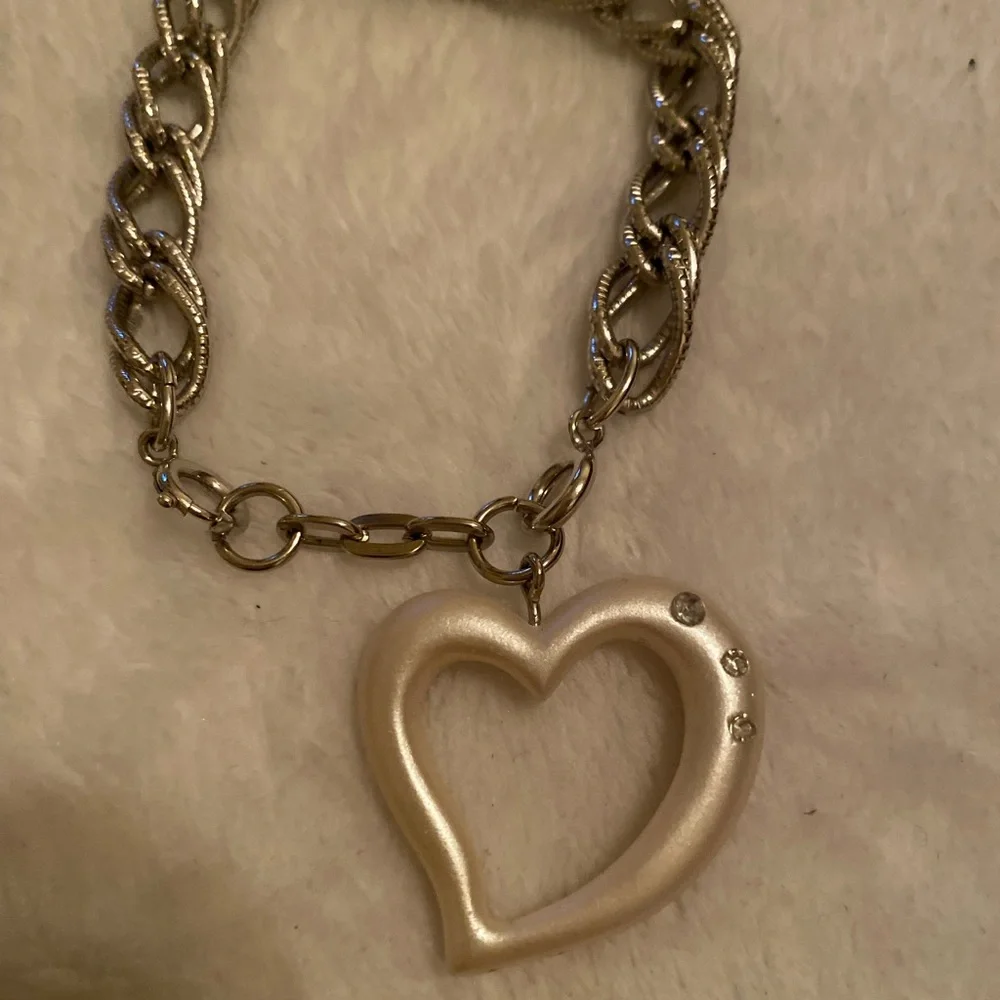 Elegant Silver Heart Pendant bracelet - Picture 2 of 5